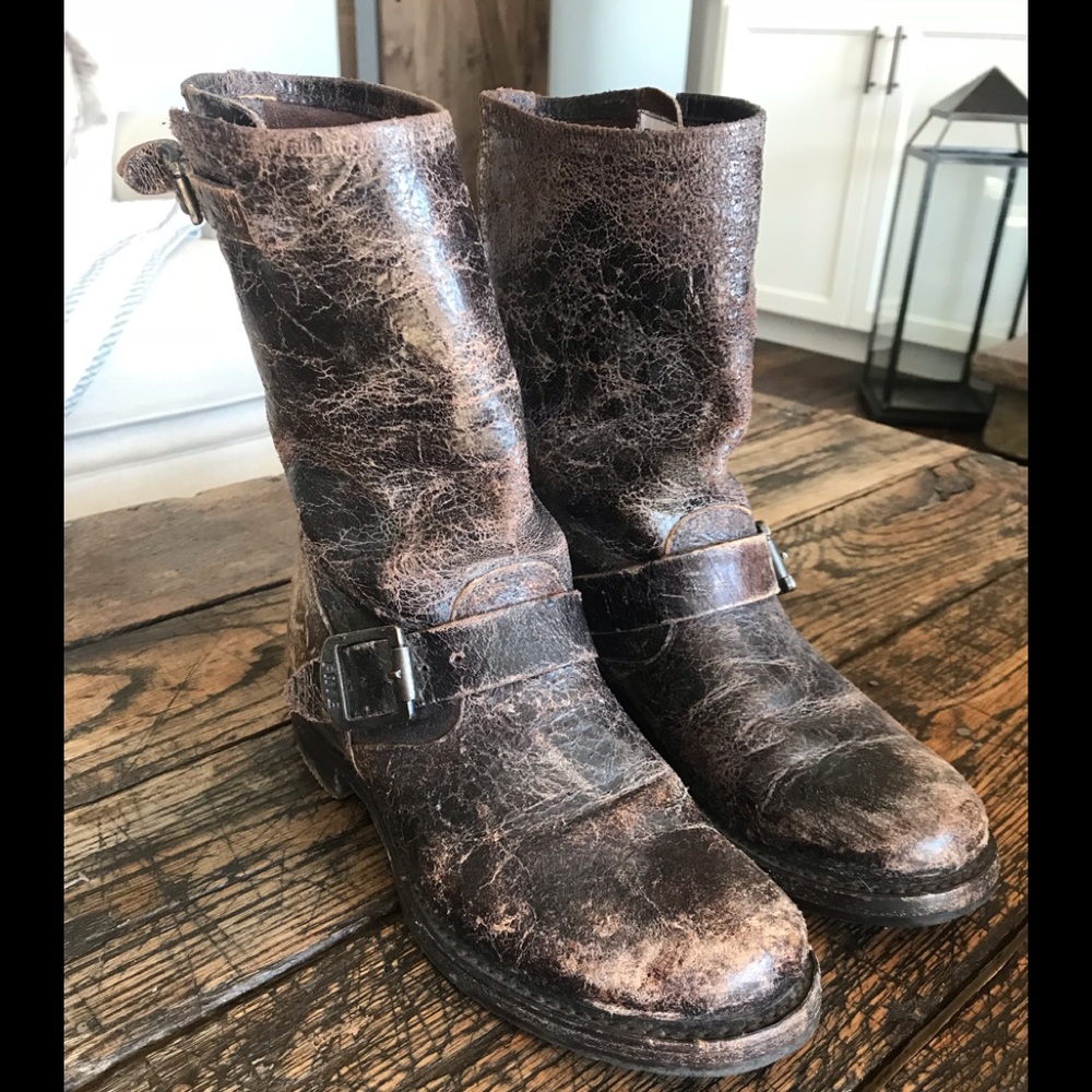 Frye Veronica distressed size 7
